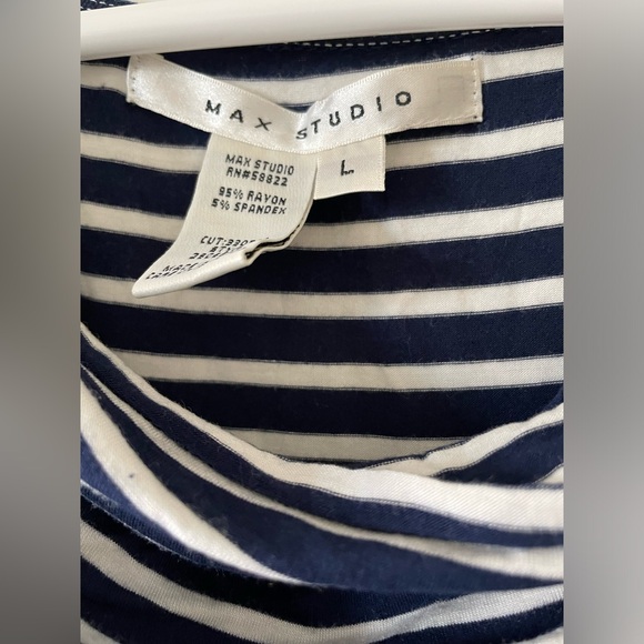 Women’s Max Studio navy and white striped dress size large in EUC. - Picture 2 of 3